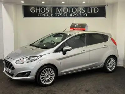 Begagnad Ford Fiesta Titanium 2015 Silver Halvkombi