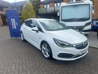 Usado Vauxhall Astra SRi 150 HP (110 kW) 2017 Branco Citadino