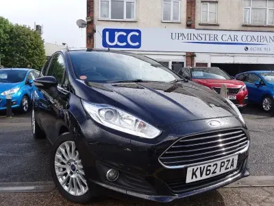 Begagnad Ford Fiesta Titanium 2013 Svart Halvkombi