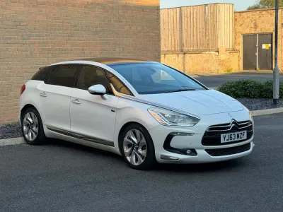 Used Citroën DS5 200 HP (147 kW) 2013 White Hatchback