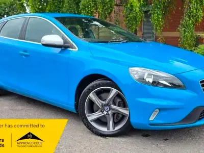 Used Volvo V40 R-Design 190 HP (139 kW) 2015 Blue Hatchback