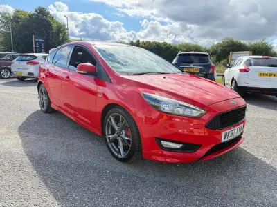 Used Ford Focus ST-Line X 120 HP (88 kW) 2017 Red Hatchback