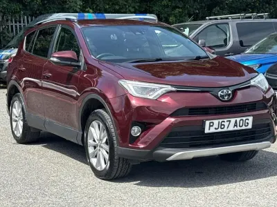 Used Toyota RAV4 149 HP (109 kW) 2017 Red SUV