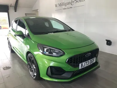 Usado Ford Fiesta ST 200 CV (147 kW) 2023 Verde Utilitario