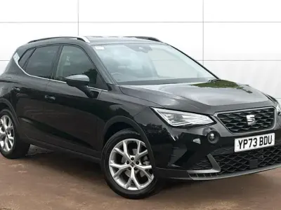 Usado Seat Arona FR 110 CV (80 kW) 2023 Negro SUV