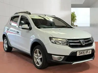 Used Dacia Sandero Lauréate 90 HP (66 kW) 2015 White Hatchback