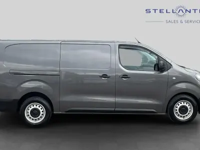 Second-hand Vauxhall Vivaro S 118 CP (86 kW) 2021 Albastru Monovolum