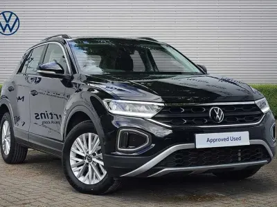 Used VW T-Roc Life 150 HP (110 kW) 2023 Black SUV
