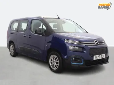 Begagnad Citroën e-Berlingo Feel 100 kW (136 HK) 2023 Blå Minibuss