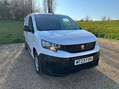Second-hand Peugeot Partner Premium 2023 Alb Monovolum