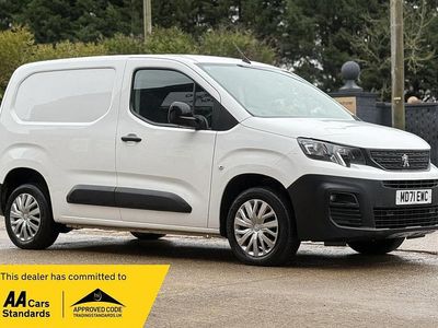 White Used 2022 Peugeot Partner Premium MPV | £6,990 (Good price)