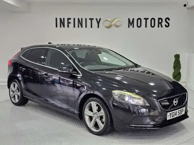 Käytetty Volvo V40 SE Lux 180 HP (132 kW) 2014 Musta Viistoperä