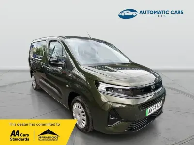 Used Vauxhall Combo Design Edition 100 kW (136 HP) 2025 Green MPV