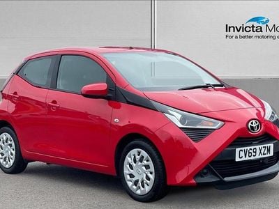 Usado Toyota Aygo X-play 72 HP (52 kW) 2019 Vermelho Citadino