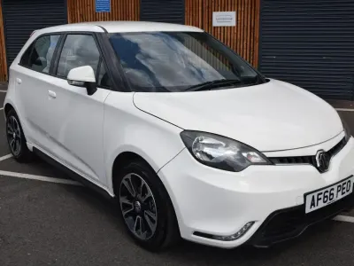 Used MG MG3 106 HP (77 kW) 2016 White Hatchback