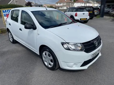 Used Dacia Sandero Ambiance 75 HP (55 kW) 2015 White Hatchback