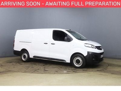 Second-hand Vauxhall Vivaro 100 CP (73 kW) 2023 Alb Monovolum