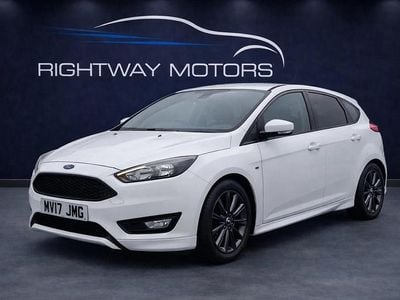 Used Ford Focus ST-Line 125 HP (91 kW) 2017 White Hatchback