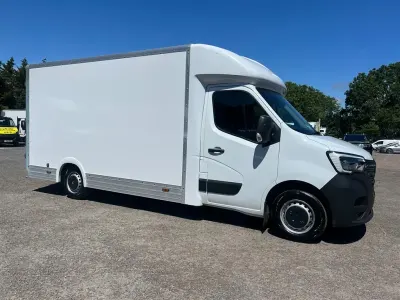 Used Renault Master 145 HP (106 kW) 2024 White MPV