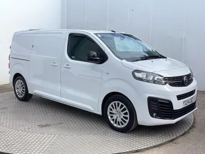 Used Vauxhall Vivaro 120 HP (88 kW) 2024 White MPV