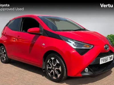 Begagnad Toyota Aygo X-plore 72 HK (52 kW) 2019 Röd Halvkombi