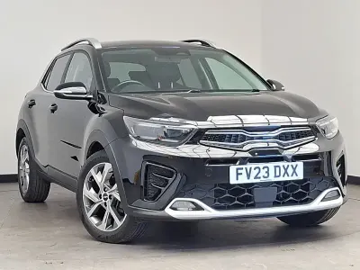Usado Kia Stonic GT-Line 99 CV (72 kW) 2023 Negro SUV