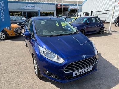Usado Ford Fiesta Zetec 82 HP (60 kW) 2015 Azul Citadino
