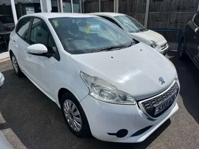 Used Peugeot 208 Access 82 HP (60 kW) 2013 White Hatchback