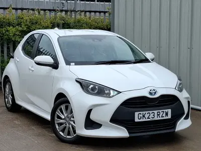 Used Toyota Yaris Hybrid 116 HP (85 kW) 2023 White Hatchback