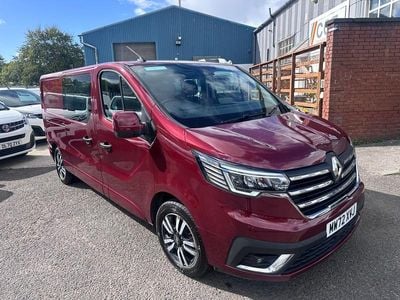 Red Used 2023 Renault Trafic MPV | £21,990 (Fair price)