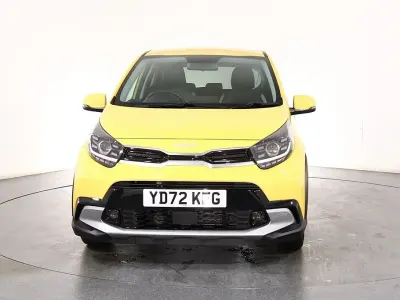 Second-hand Kia Picanto X-Line 67 CP (49 kW) 2022 Galben Hatchback