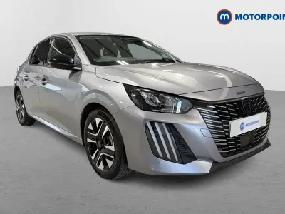 Usado Peugeot 208 Allure 101 CV (74 kW) 2025 Gris Utilitario