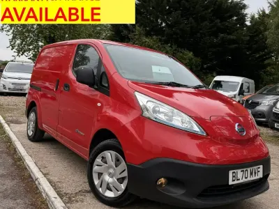 Używany Nissan e-NV200 Acenta 80 kW (109 KM) 2021 Czerwony Minivan