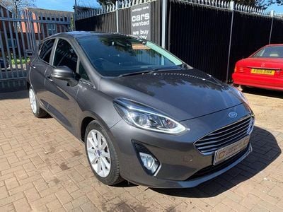 Used Ford Fiesta Titanium 100 HP (73 kW) 2017 Grey Hatchback