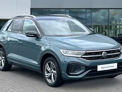 Used VW T-Roc R-line 150 HP (110 kW) 2022 Petrol blue metallic deep black pearl SUV