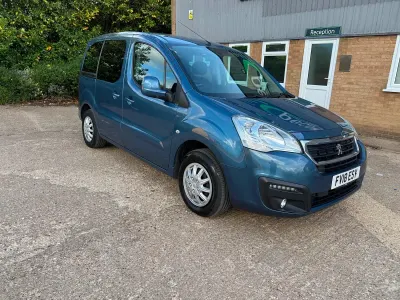 Used Peugeot Partner Tepee Active 110 HP (80 kW) 2018 Blue MPV