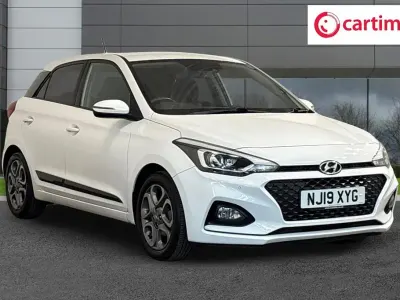 Used Hyundai i20 Premium 84 HP (61 kW) 2019 White Hatchback