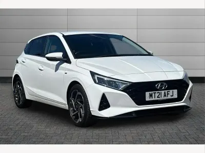 Used Hyundai i20 Premium 100 HP (73 kW) 2021 Polar white Hatchback
