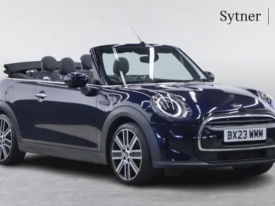 Usado Mini Cooper Exclusive 134 CV (98 kW) 2023 Negro Utilitario