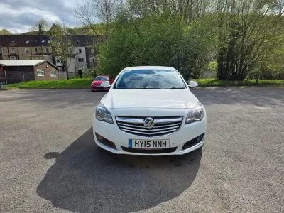Used Vauxhall Insignia Elite 140 HP (102 kW) 2015 White Hatchback