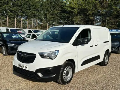 Used Vauxhall Combo 100 HP (73 kW) 2021 White MPV