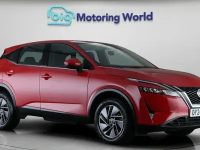 Używany Nissan Qashqai Acenta Premium 140 KM (102 kW) 2023 Czerwony SUV