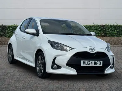 Used Toyota Yaris 116 HP (85 kW) 2024 White Hatchback