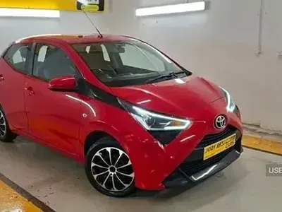 Used Toyota Aygo X-play 72 HP (52 kW) 2019 Red Hatchback