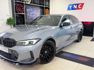 Begagnad BMW 330e M Sport 288 HK (211 kW) 2023 Grå Sedan