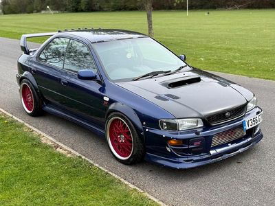 Begagnad Subaru Impreza 330 HK (242 kW) 2000 Blå Sedan