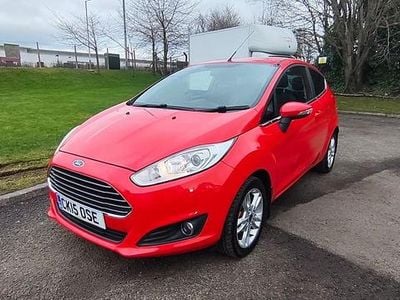 Used Ford Fiesta Zetec 100 HP (73 kW) 2015 Red Hatchback