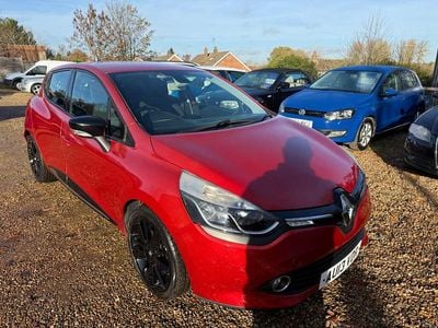 Red Used 2013 Renault Clio IV Dynamique Hatchback | £4,995 (A bit pricey)