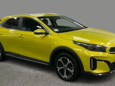 Usado Kia XCeed 139 HP (102 kW) 2023 Amarelo SUV