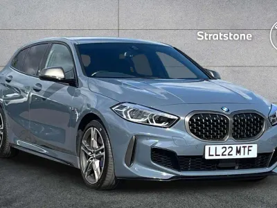 Usado BMW M135 Comfort Edition 302 CV (222 kW) 2022 Gris Utilitario